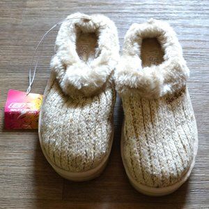 NWT Sketchers Cream Ribbed Sweater Knit Slip On Slippers Women's Size 6.5